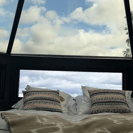 Private Aurora Glass Cabin & Lakeside Villa With Finnish Sauna Chalet *